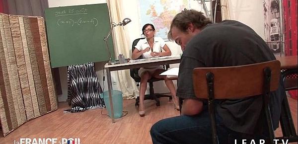  La prof se fait choper par ses eleves en classe